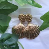 PENDIENTES DORADOS CONCHA DE MAR