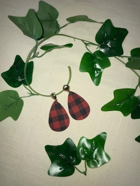 Pendientes rojos y negros